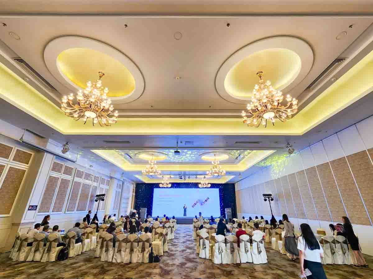 Hội Thảo Chiến Tranh Thương Mại - Ngân Hàng Techcombank 3 Sảnh Atlantic - Eros palace luxury