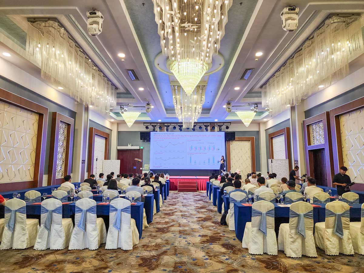 Workshop Bất Động Sản 2025 2 Không giản sảnh hội nghị Mars