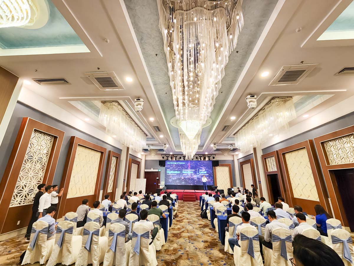 Innovation Talk 2025 Năng Lượng Bền Vững Trong Sản Xuất 3 Sảnh Mars - eros palace luxury