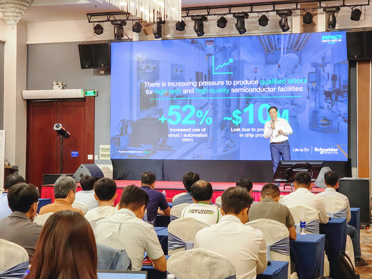 Innovation Talk 2025 Năng Lượng Bền Vững Trong Sản Xuất 1 Innovation Talk 2025Giải Pháp Sử Dụng Năng Lượng Bền Vững Trong Sản Xuất