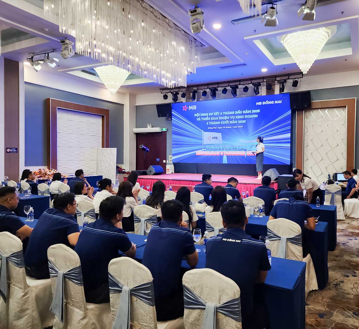 Tinh Thần "Accelerate Breakthrough"